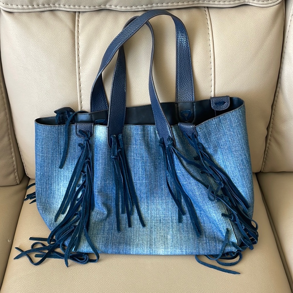 Denim blue tote bag with blue leather fringes